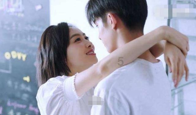 我妈整天爱在微信视频上看些什么婆媳矛盾、老公不爱、老公出轨之类的视频，搞的她自己都，都不知道整……