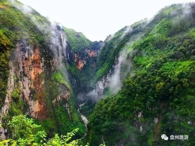 救援落湖男孩